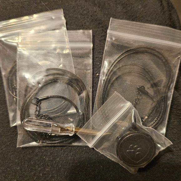 Hearbeing Black Storage Box Bar Cremation Jewelry Urn Necklace Memorial Lockets - Picture 4 of 5